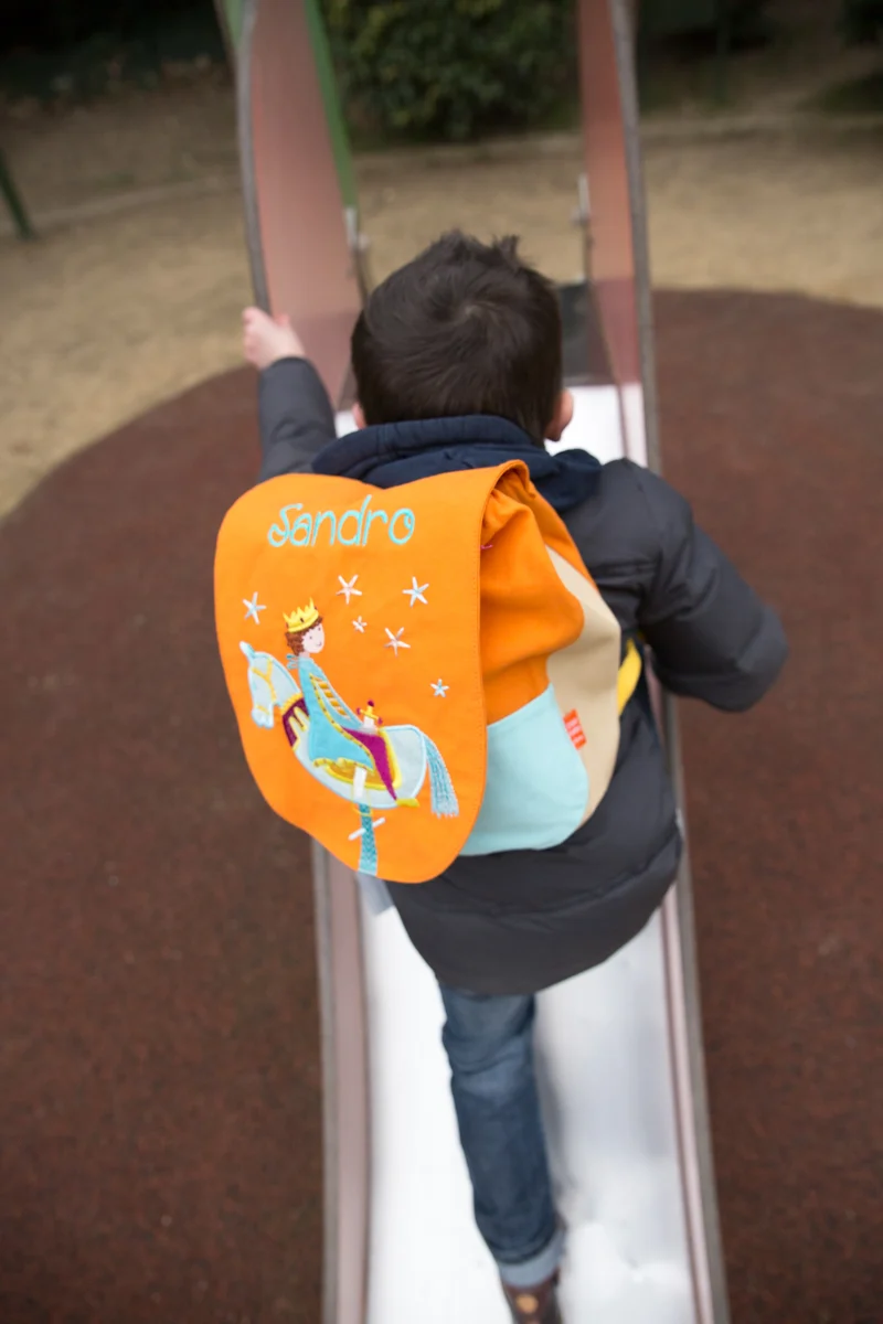 Sac à dos enfant - prince et cheval de bois – Image 2