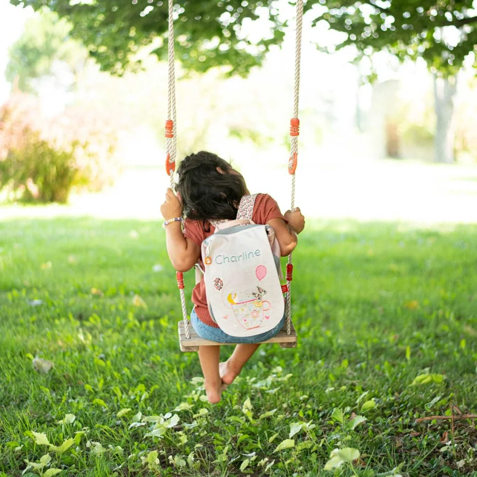 Sac à dos à personnalisé enfant - La Fille à la tasse – Image 2