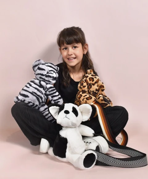 Sac bandoulière - Chien en peluche noir et blanc - 30cm – Image 2