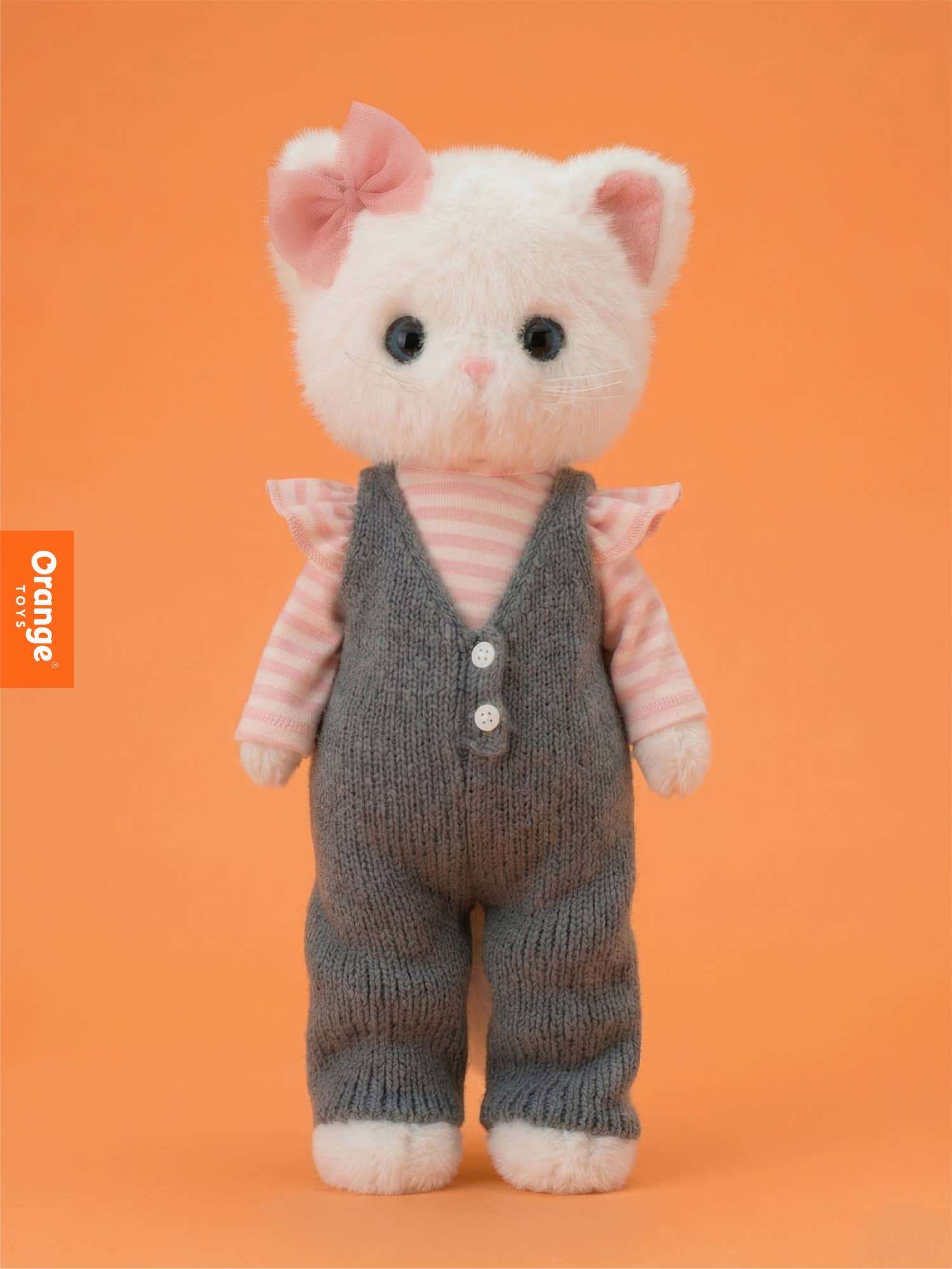 Peluche, Lucky Sophie en salopette lainage: Chaton élégant 38 cm